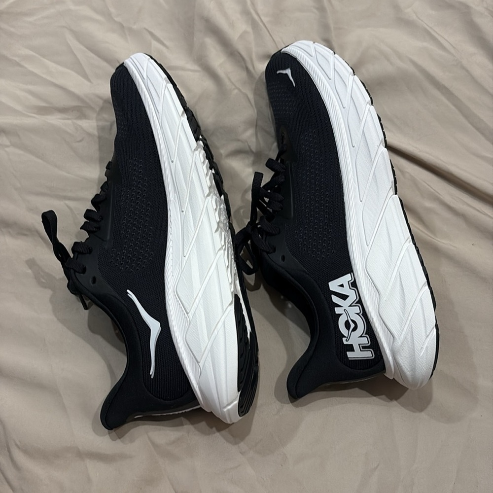 NWOT Hoka Arahi 7 (men’s 7 women’s 9) - Picture 6 of 6